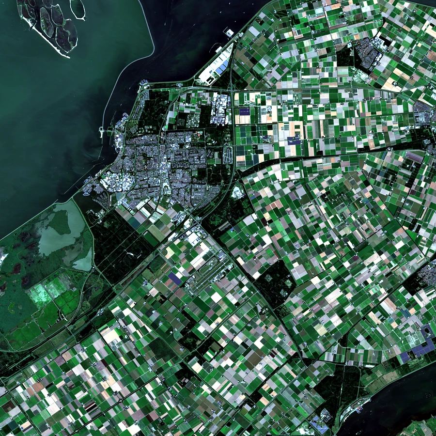 Optical close-up, field parcels